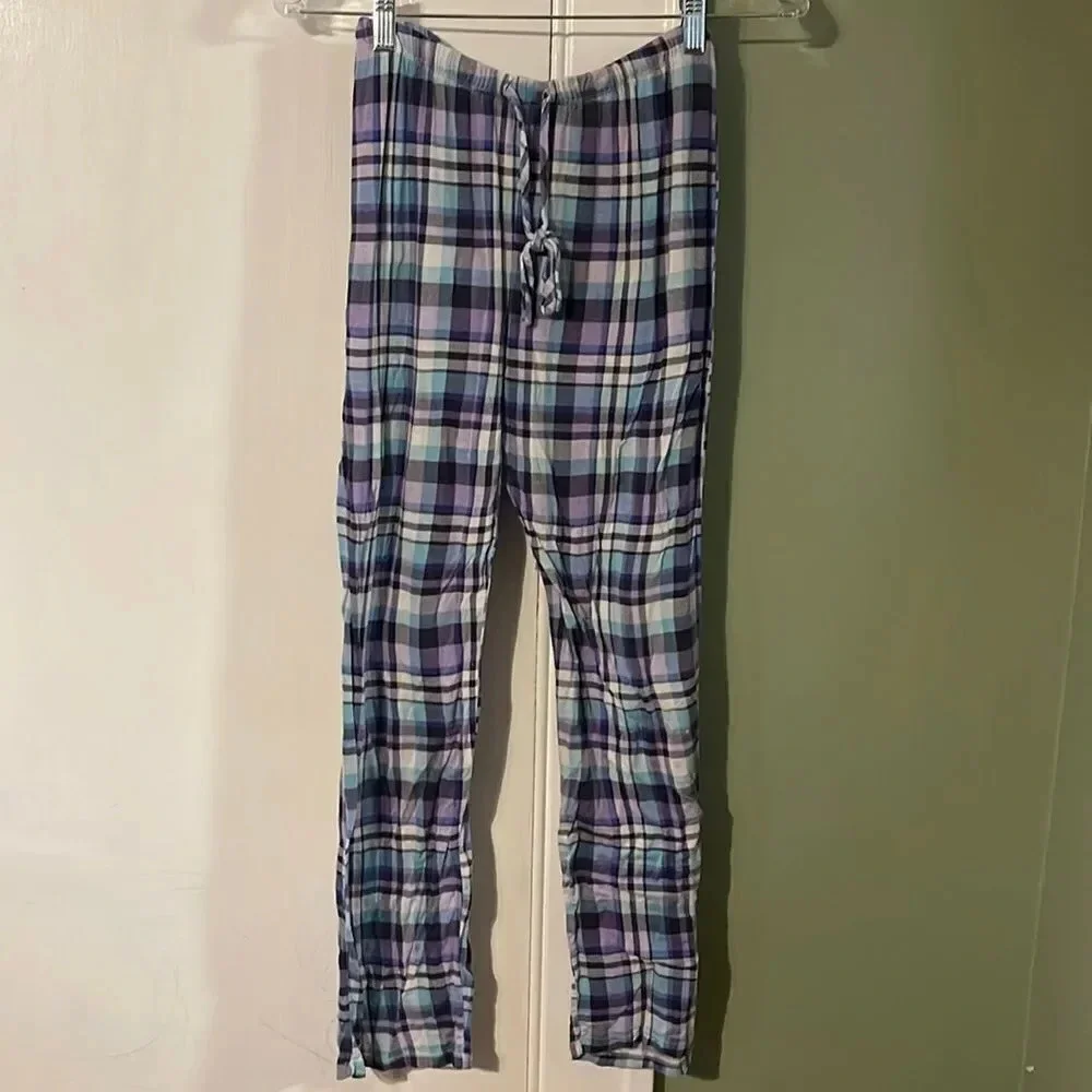 Pajama pants size small mix and match 3 or more 7$ items and get them 3/$12🎉